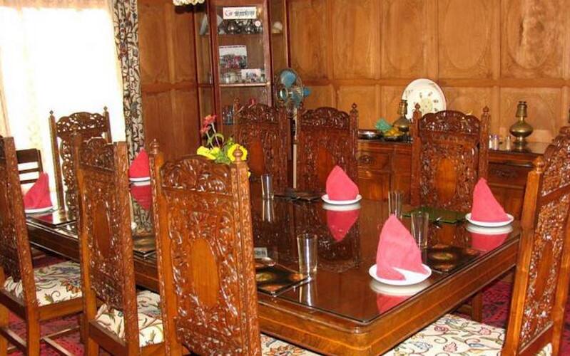 House Boat Cherry Ripe, Srinagar 4